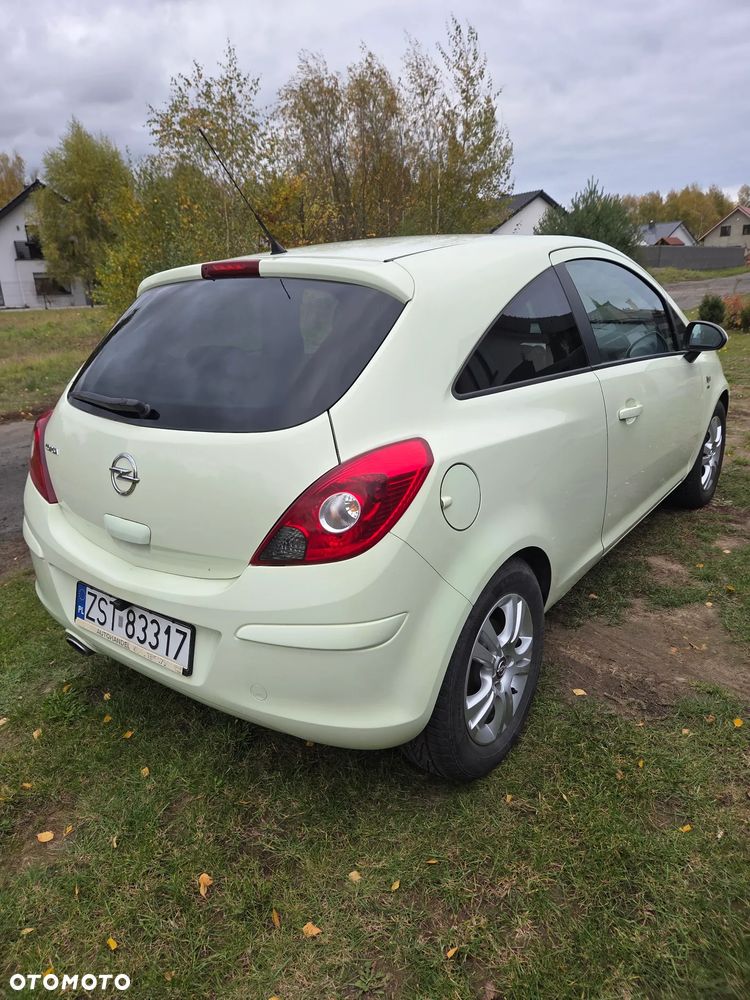 Opel Corsa 2011 photo 3
