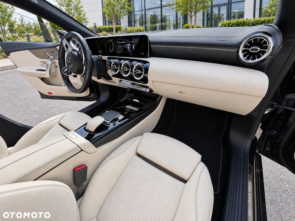 Mercedes-Benz CLA 220 Progressive 7G-DCT - 21