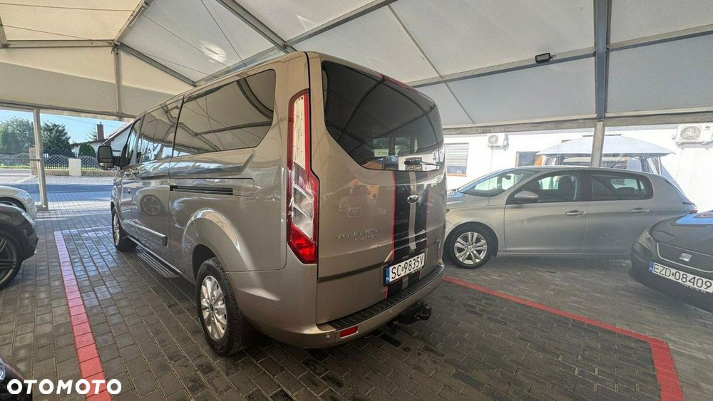 Ford Tourneo Custom - 22