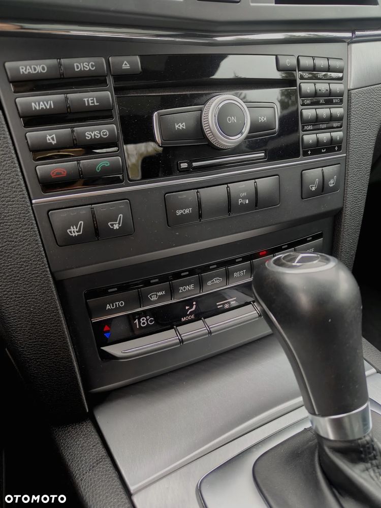 Mercedes-Benz Klasa E 350 CDI DPF BlueEFFICIENCY 7G-TRONIC Elegance - 17