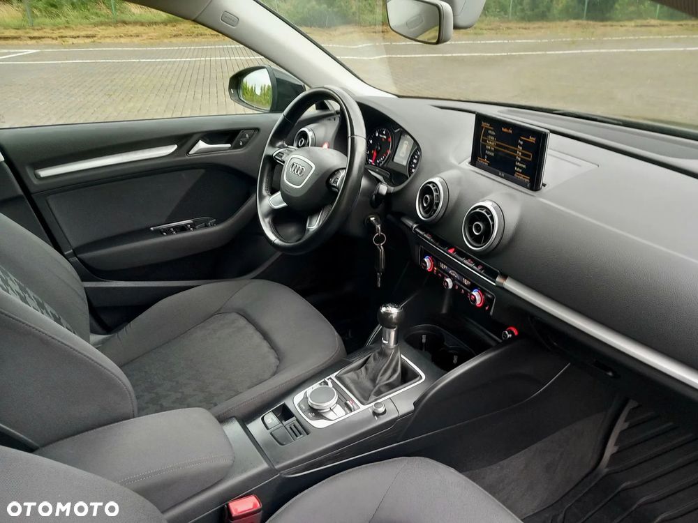 Audi A3 Sportback 2.0 TDI (clean diesel) Ambiente - 32