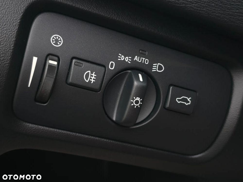 Volvo V40 D2 R Design - 35