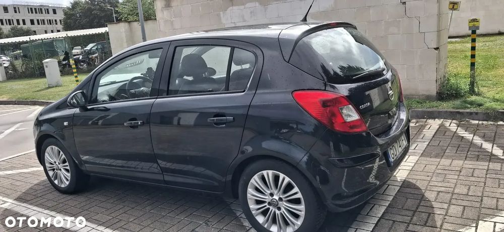 Opel Corsa 1.4 16V Cosmo - 2