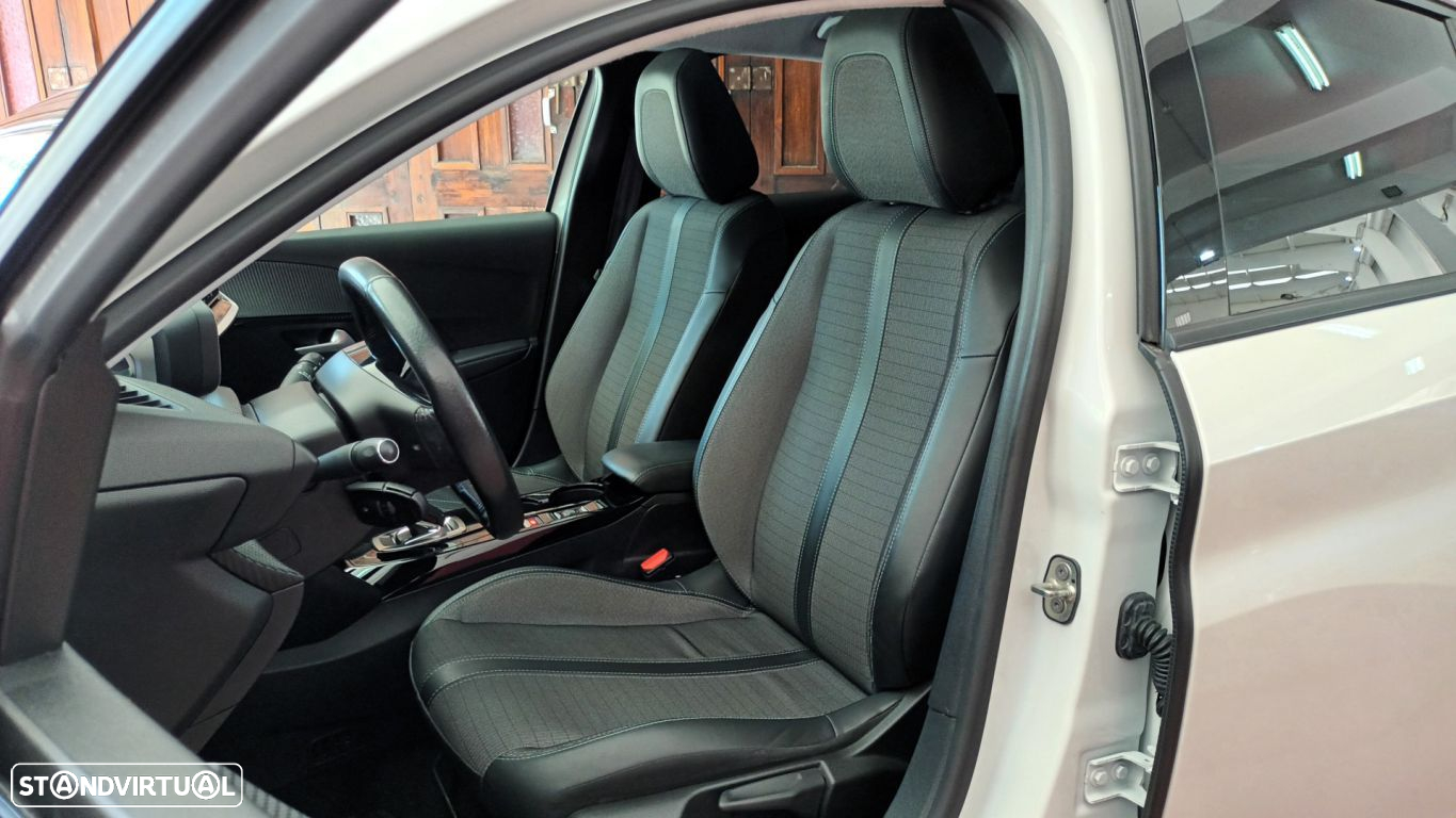 Peugeot e-208 Allure Pack - 51