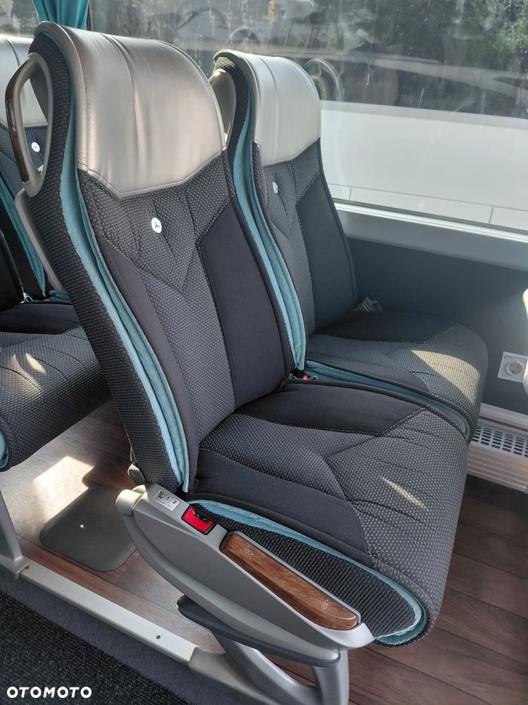 Mercedes-Benz TRAVEGO RHD-L - 8