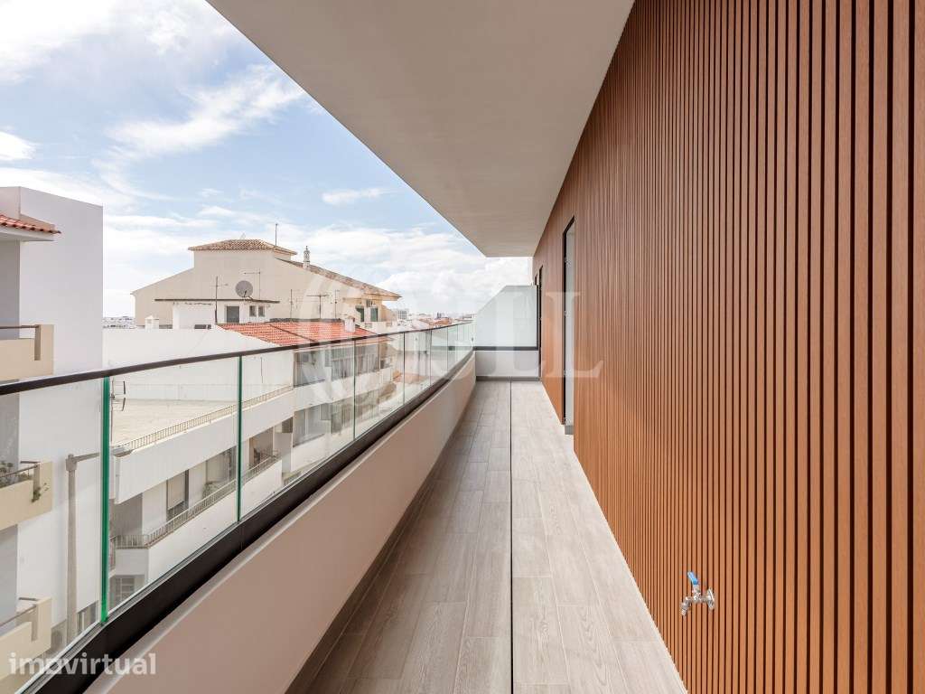 Apartamento T2, com garagem, no ERILUC, em Quarteira - Grande imagem: 2/19