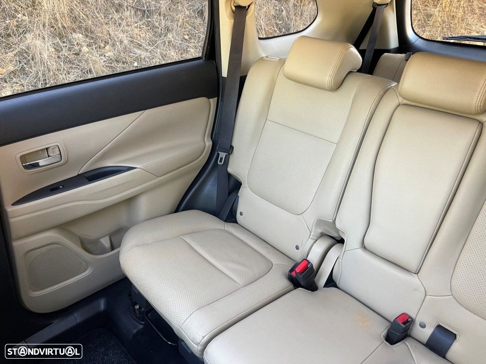 Mitsubishi Outlander 2.2 DI-D Instyle Navi - 42