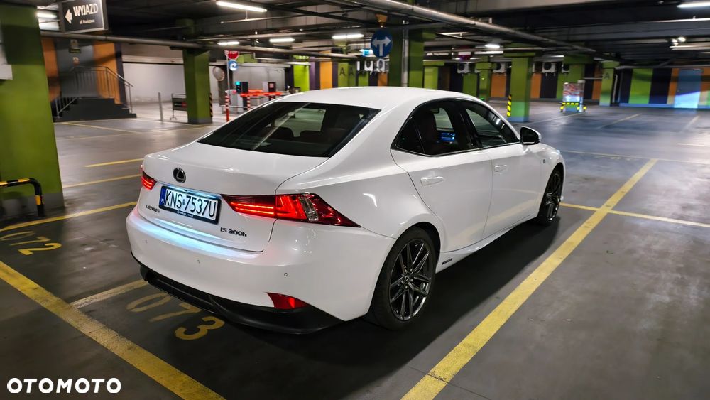 Lexus IS 300h F Sport - 7
