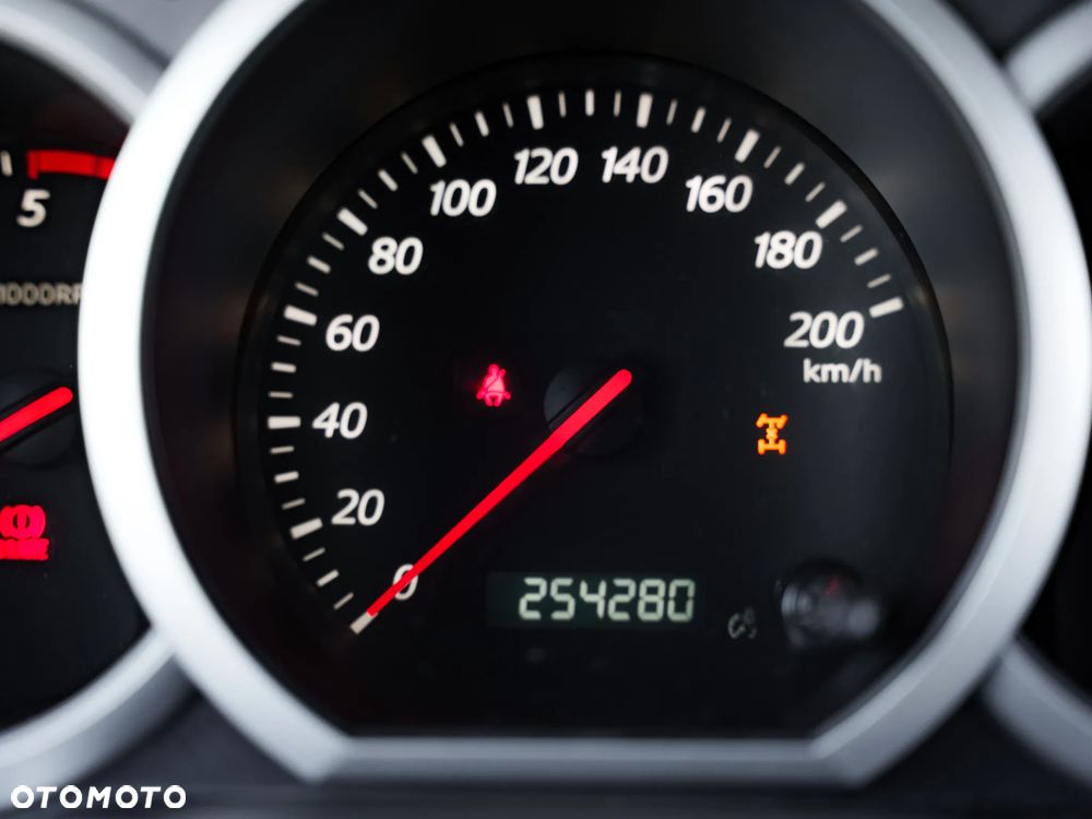 Suzuki Grand Vitara 1.9 DDiS Comfort + DPF Family - 23