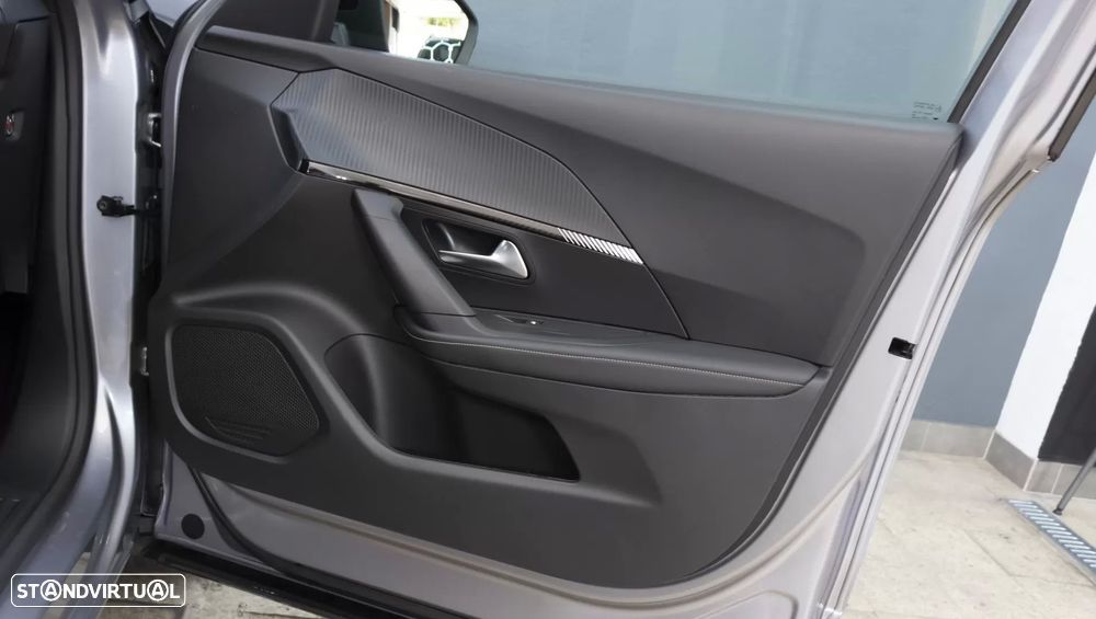 Peugeot 2008 1.2 Hybrid Allure e-DCS6 - 11