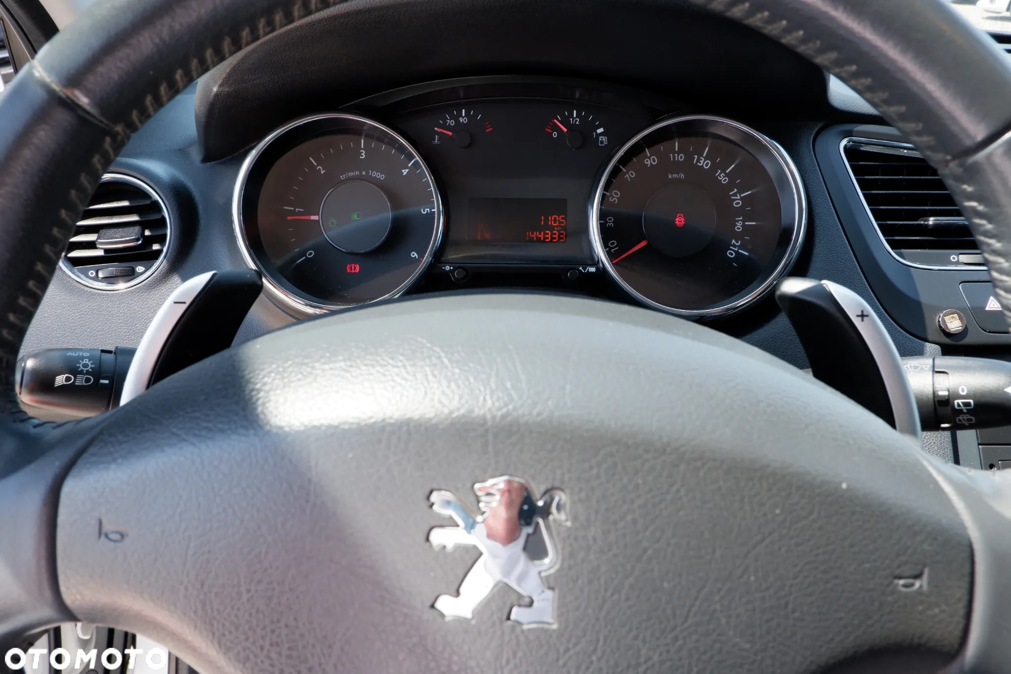 Peugeot 5008 HDI FAP 110 EGS6 Tendance - 17