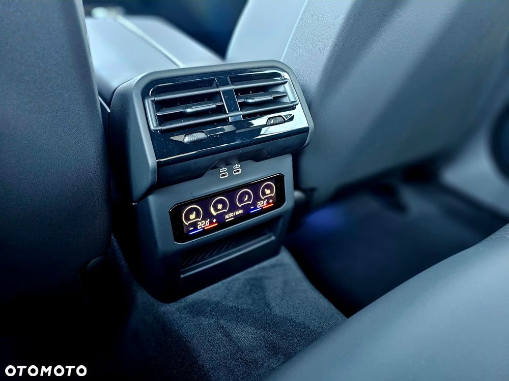 BMW Seria 5 530e xDrive PHEV - 33