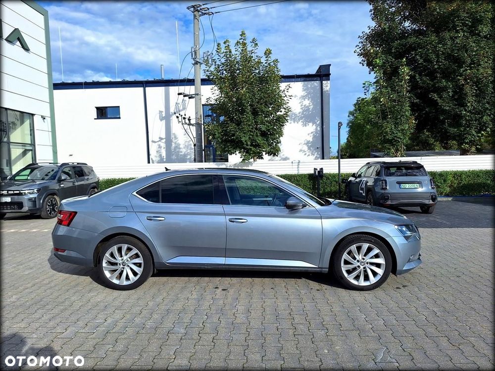 Skoda Superb 1.8 TSI Ambition DSG - 5