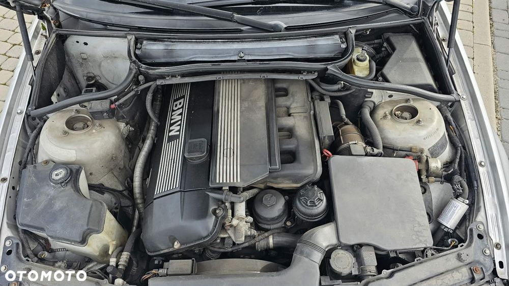 BMW Seria 3 330i - 9