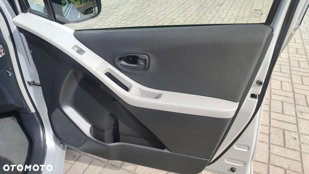 Toyota Yaris 1.0 VVT-i Cool - 11