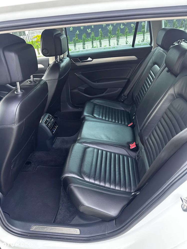Volkswagen Passat Variant 2.0 TDI SCR 4Motion DSG Highline - 26