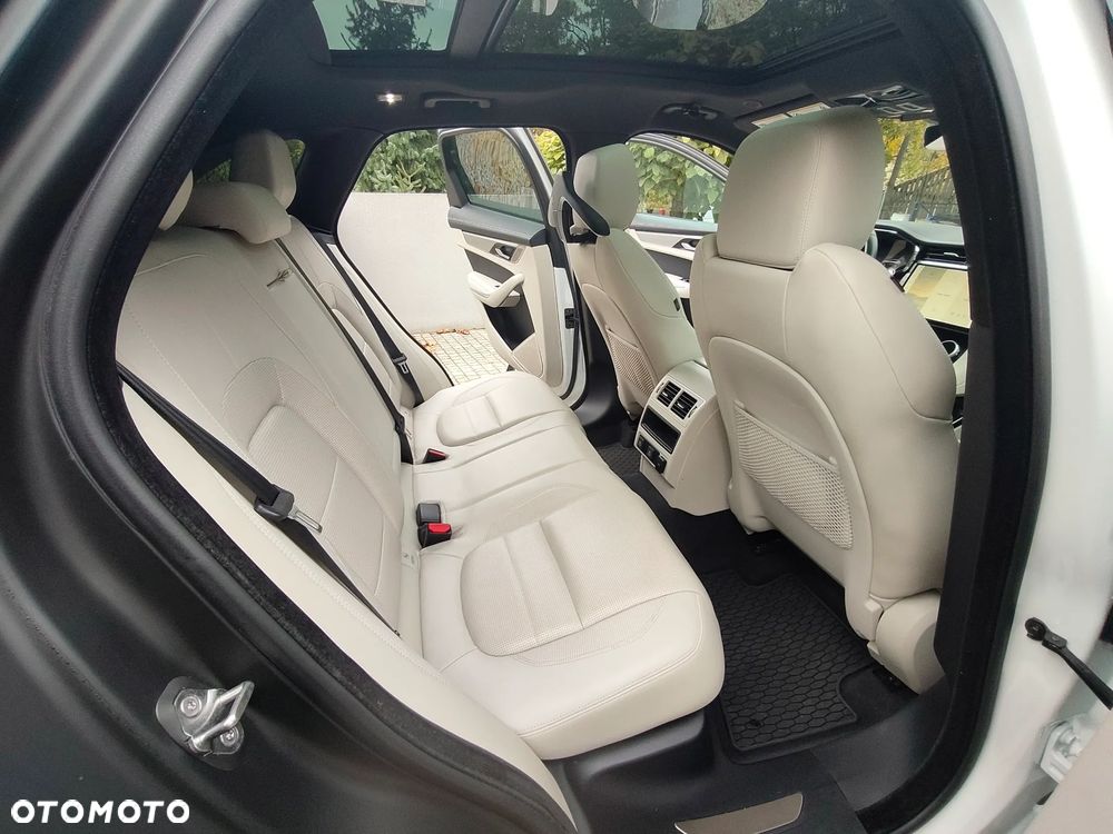 Jaguar F-Pace P250 AWD R-Dynamic S - 16