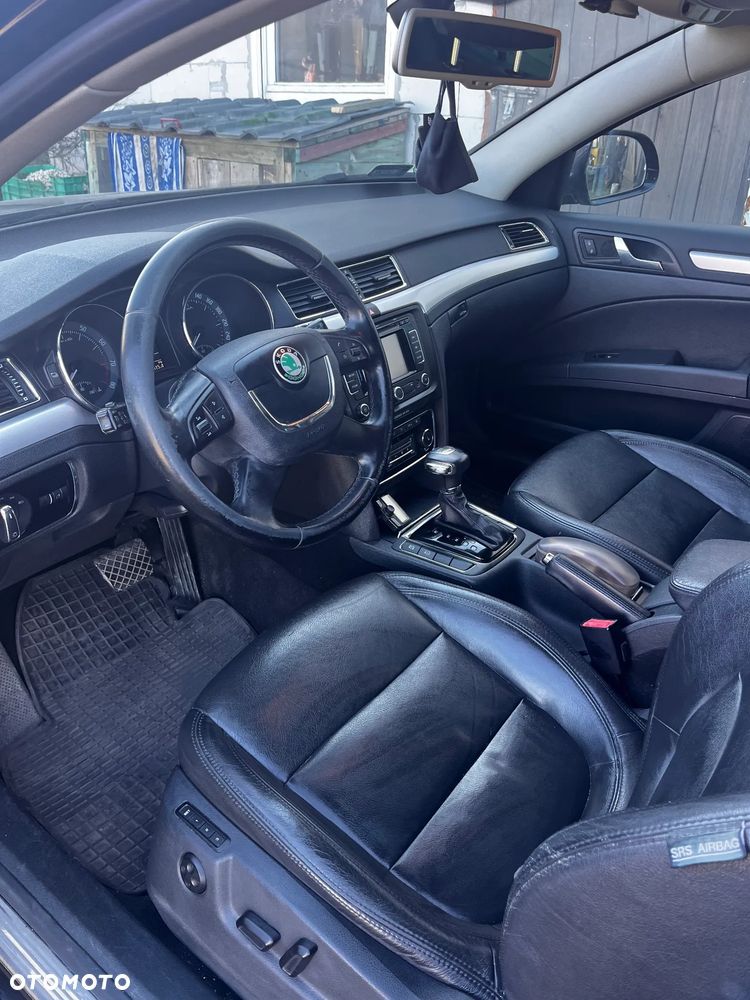 Skoda Superb 2011 photo 4