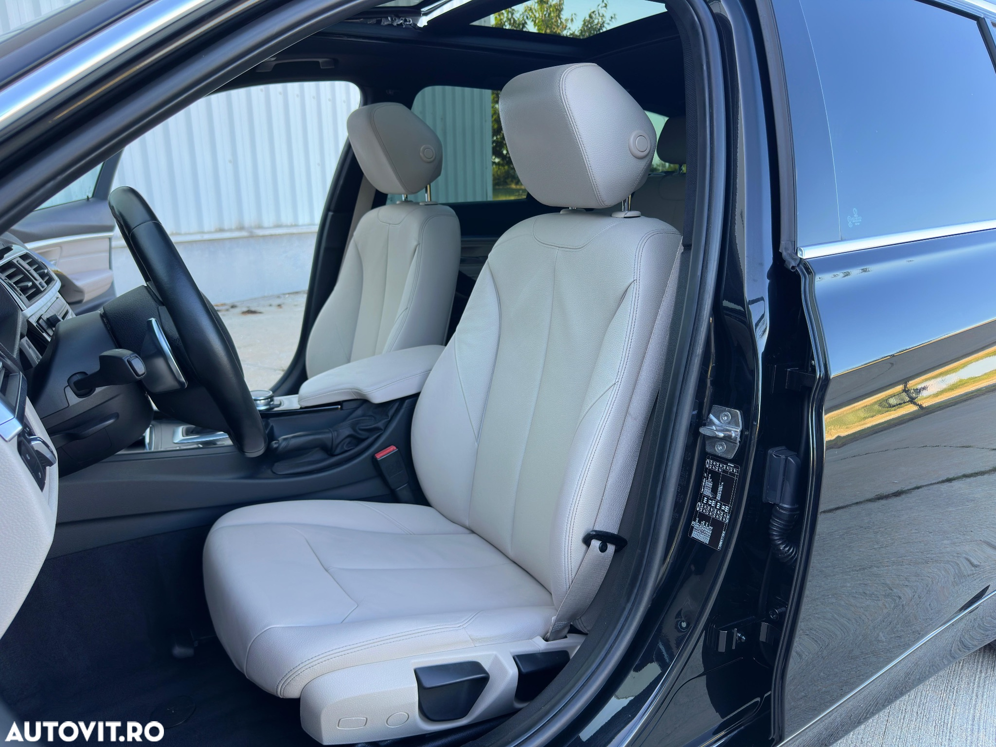 BMW Seria 3 320d Touring Aut. Edition Luxury Line Purity - 23