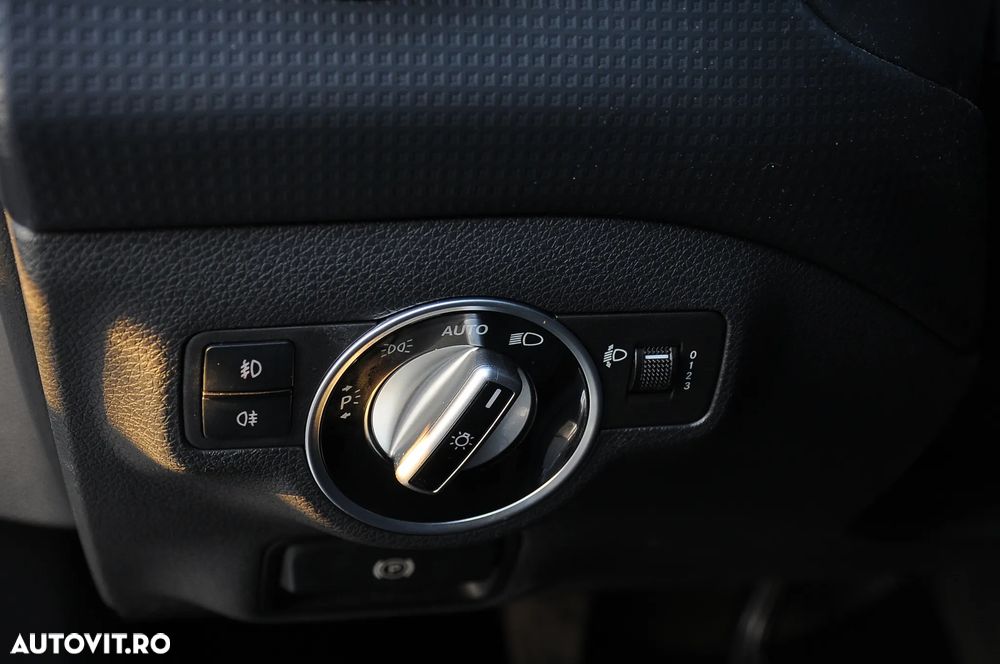 Mercedes-Benz A 180 AMG Line - 17