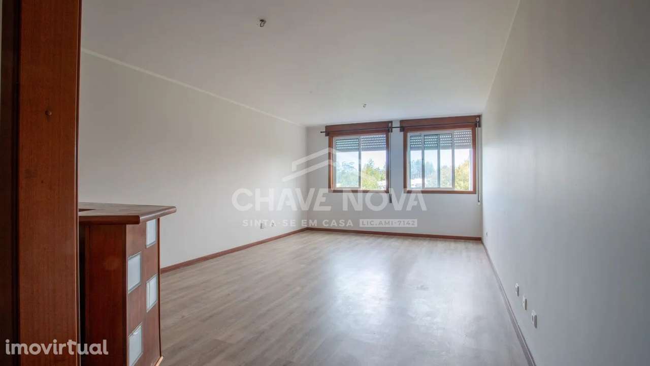 Apartamento T2 c/ Lugar de Garagem em Serzedo - Grande imagem: 4/34