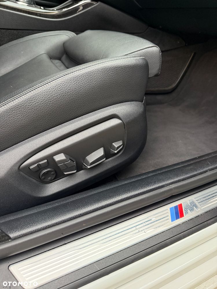 BMW Seria 5 535i Sport-Aut - 37