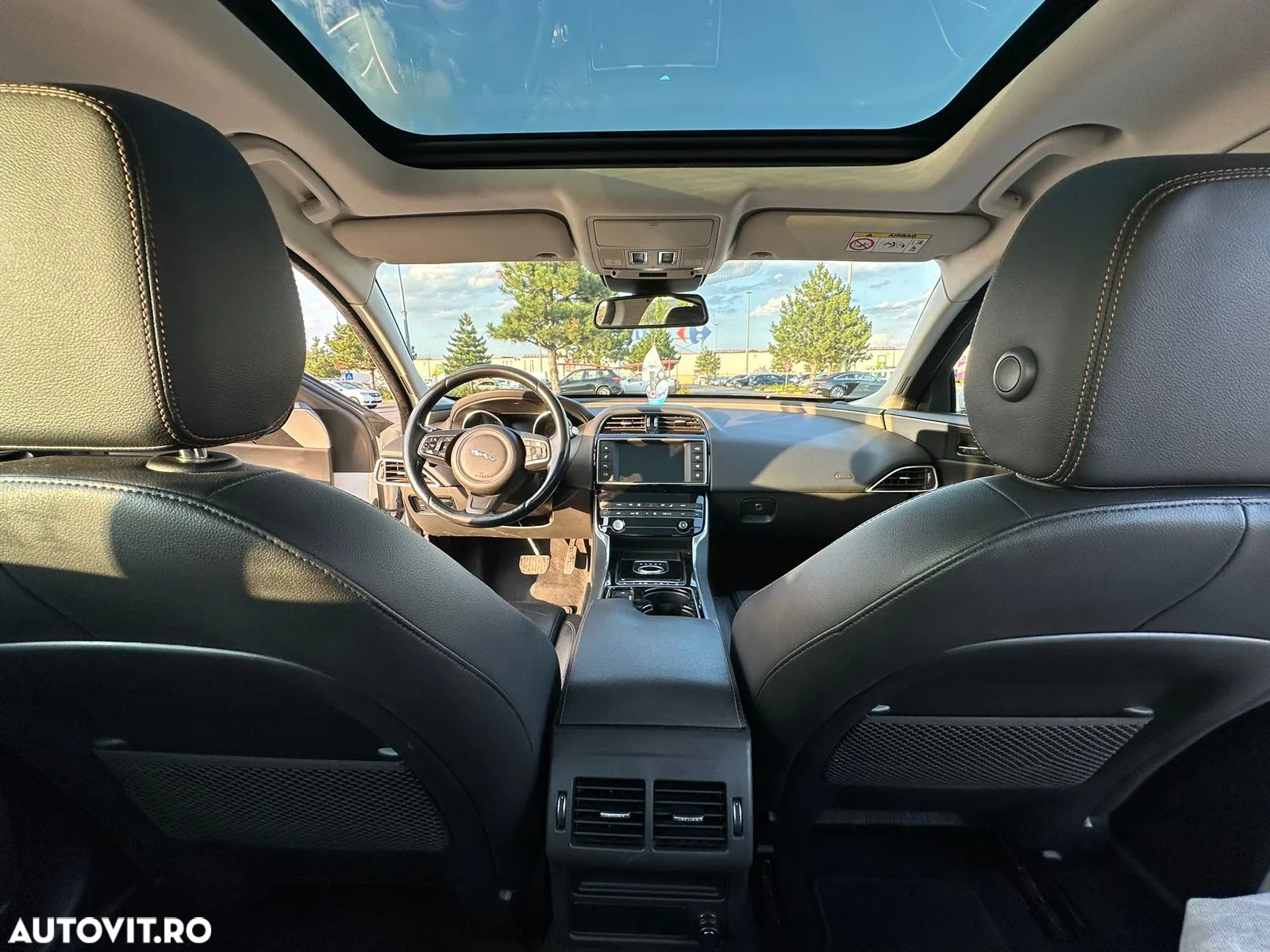Jaguar XE 2.0 Portfolio - 8