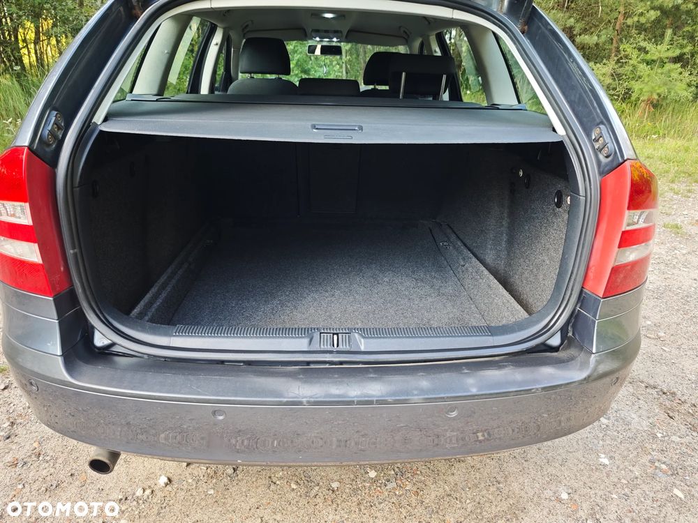 Skoda Octavia 1.6 Combi - 25
