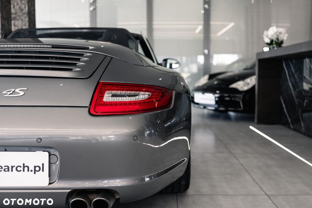 Porsche 911 Carrera 4S - 38