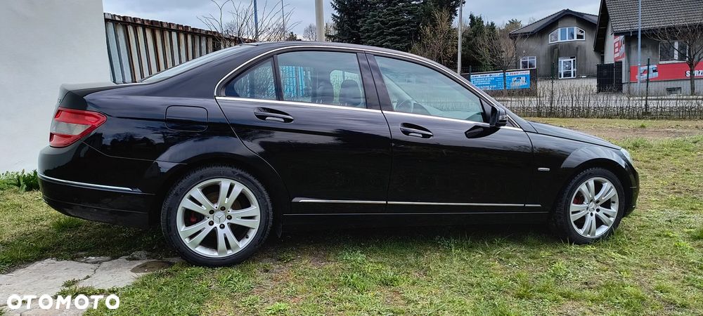 Mercedes-Benz Klasa C 180 CGI BlueEff Avantgarde - 17