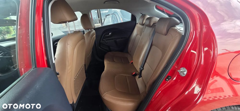 Kia Rio 1.2 Fifa World Cup Edition - 33