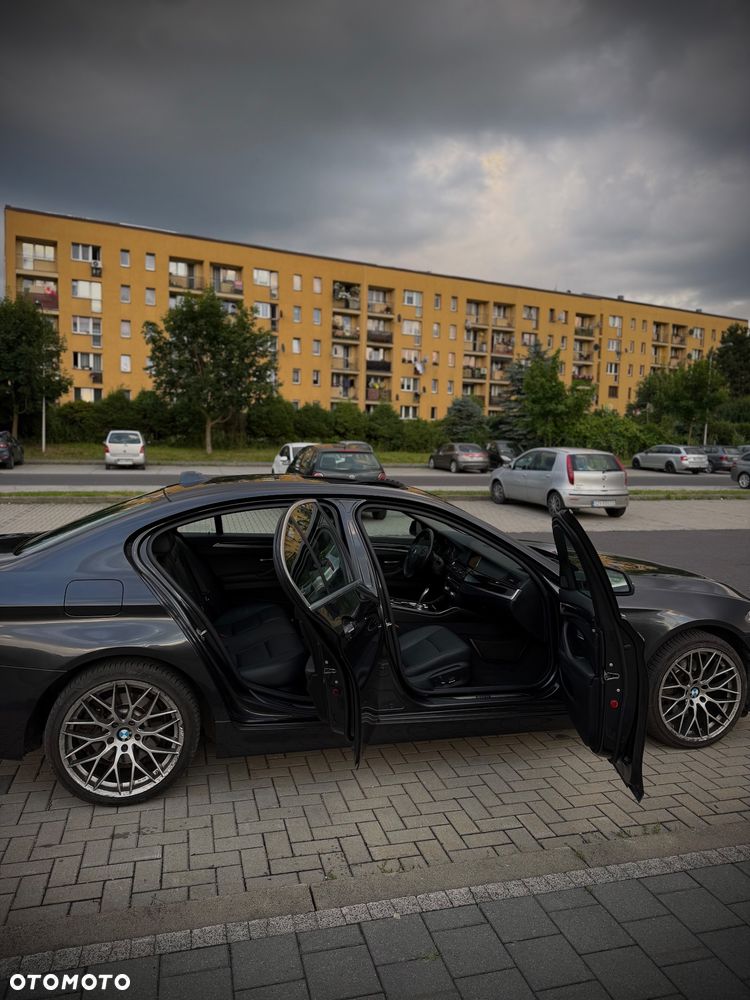 BMW Seria 5 528i xDrive Luxury Line - 10