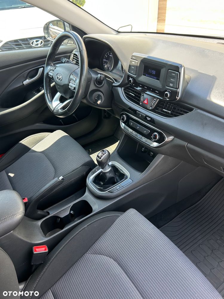 Hyundai i30 1.5 DPI Classic + - 14