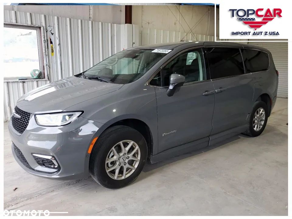 Chrysler Pacifica - 1