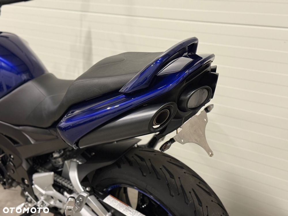 Suzuki GSR - 34