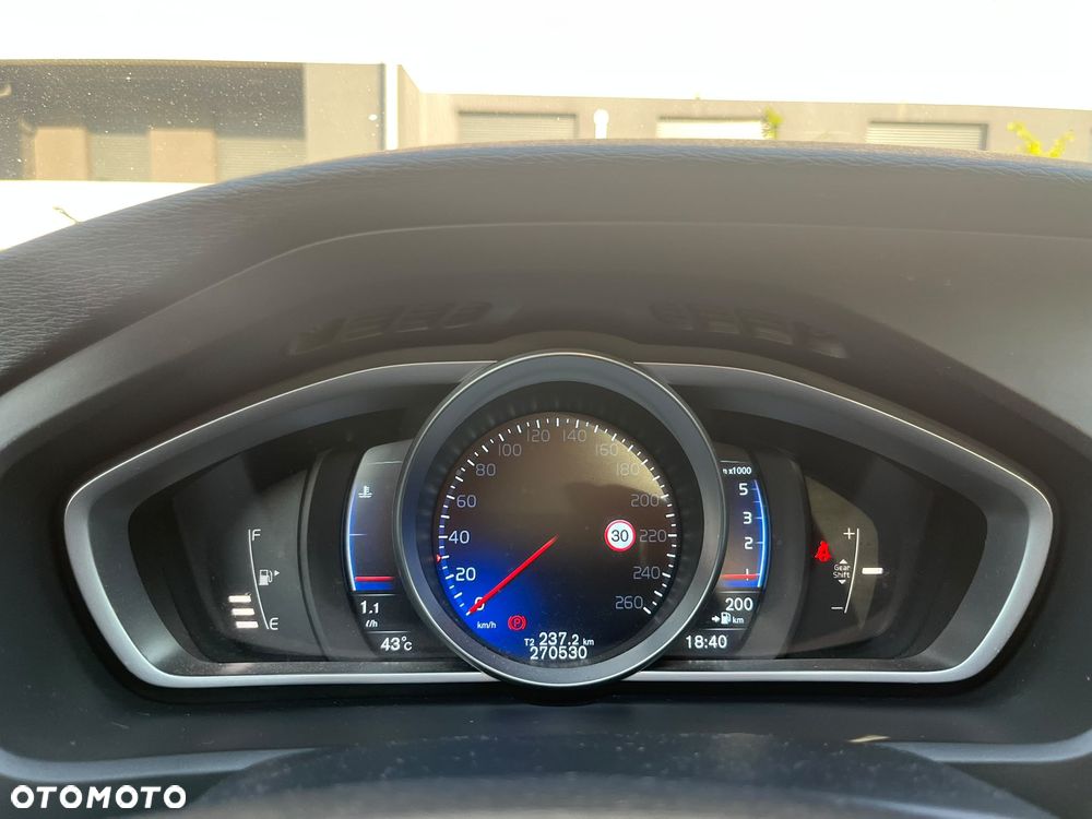Volvo V40 D4 Drive-E R-Design Momentum - 15