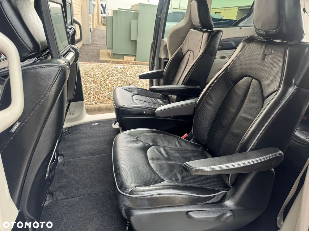 Chrysler Pacifica - 9