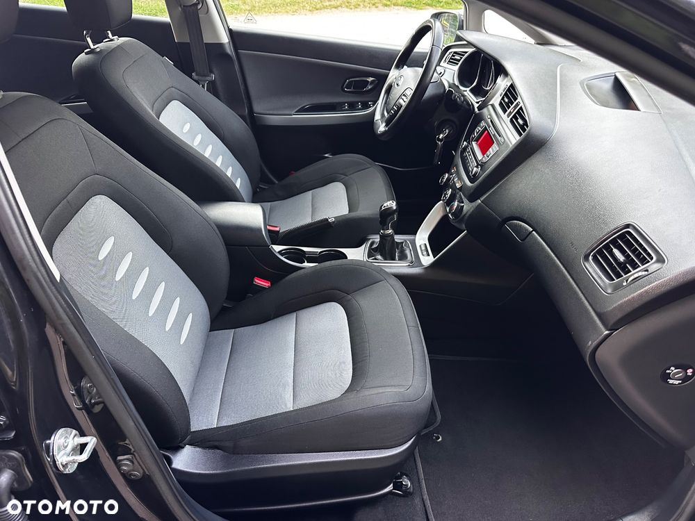 Kia Ceed 1.6 GDI Fifa World Cup Edition - 24