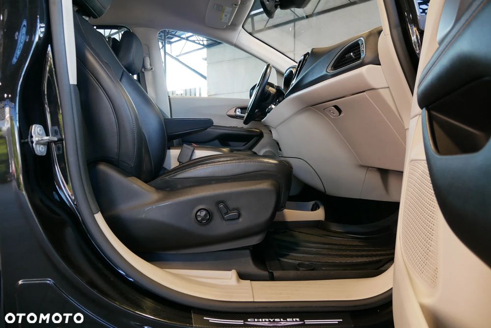 Chrysler Pacifica - 13