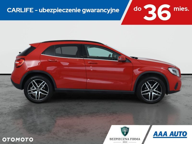 Mercedes-Benz GLA - 8