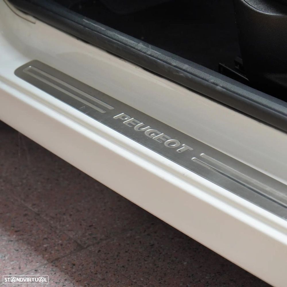 Peugeot 207 CC 1.6 SE 200 Anos - 27