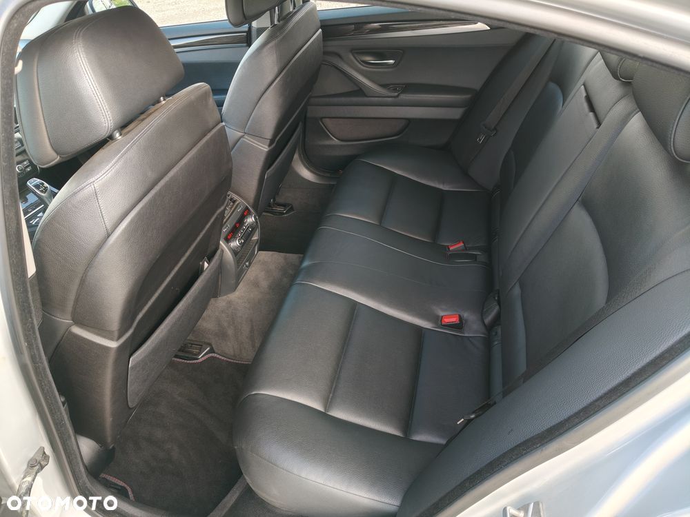 BMW Seria 5 530d xDrive - 14