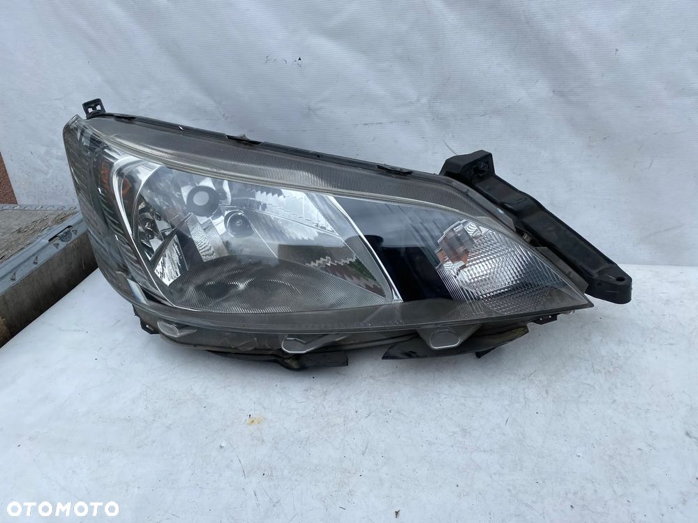 lampa nissan nv200 prawa eu cała - 1