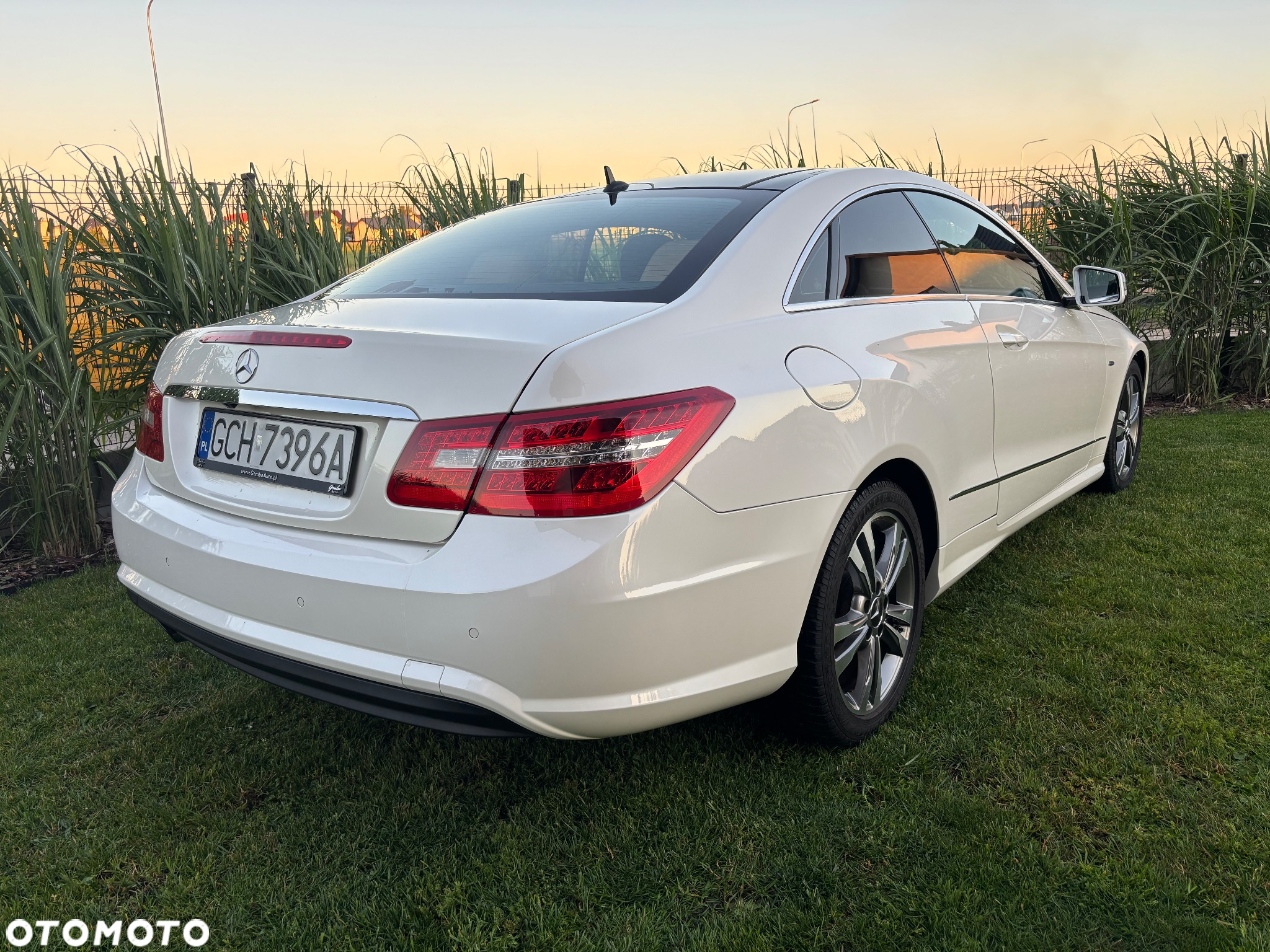 Mercedes-Benz Klasa E 250 CGI Coupe BlueEFFICIENCY Automatik Avantgarde - 5