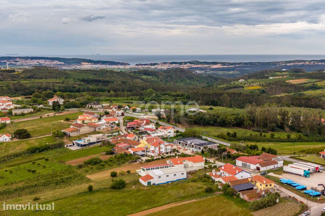 Moradia T3 com Piscina e garagem Perto de São Martinho - Grande imagem: 5/60