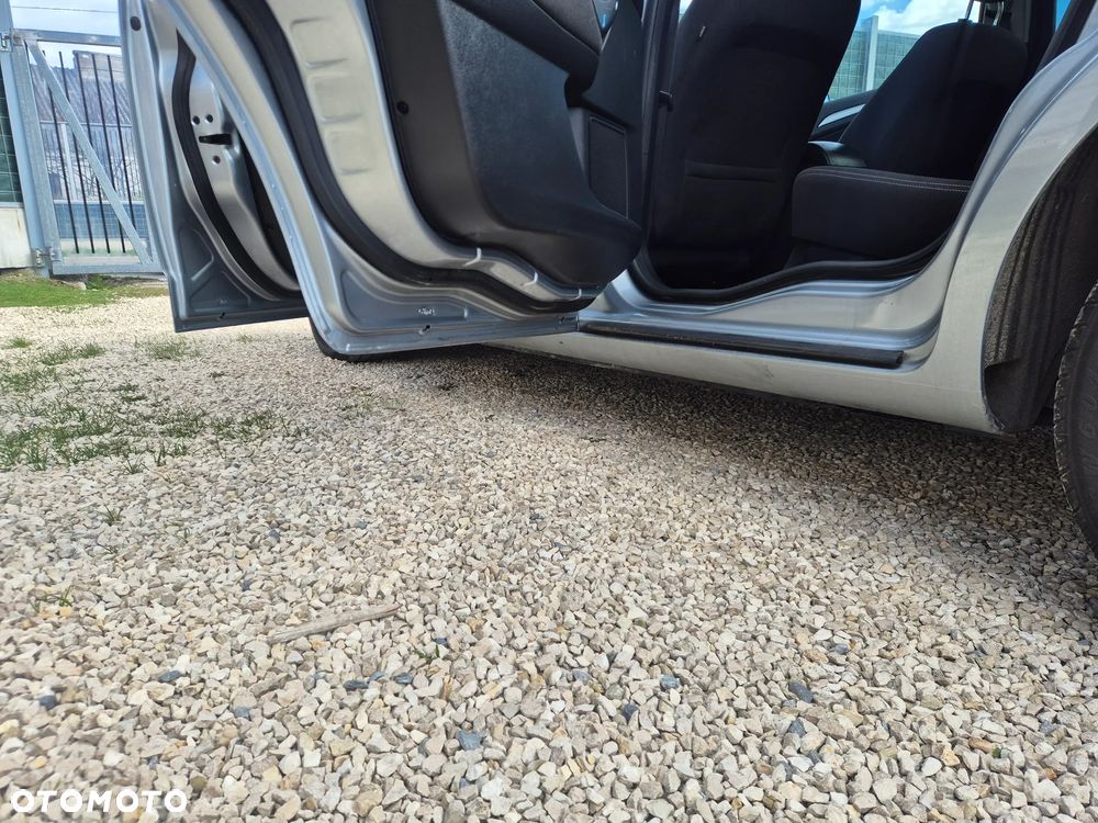 Ford Mondeo 2.0 TDCi Ambiente - 24