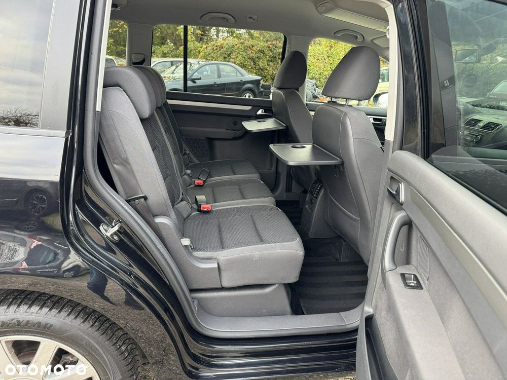 Volkswagen Touran - 16