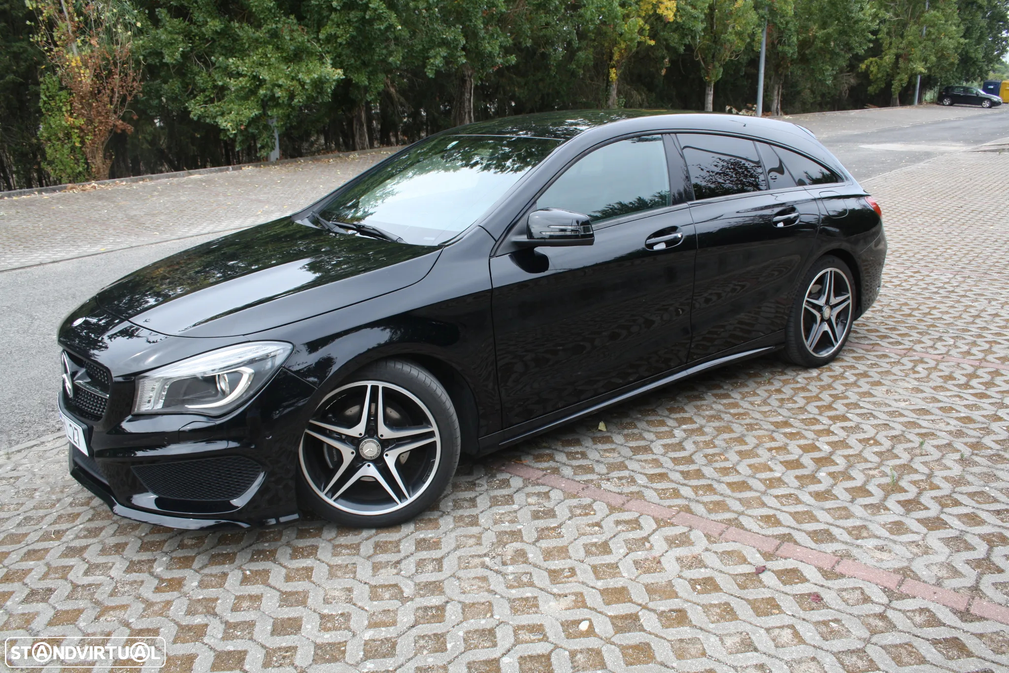 Mercedes-Benz CLA 180 d Shooting Brake AMG Line - 24