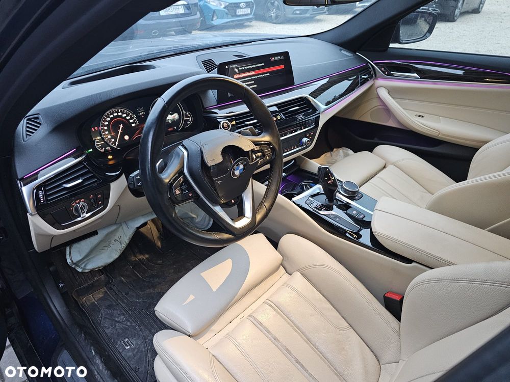 BMW Seria 5 530i xDrive GPF Sport Line sport - 5