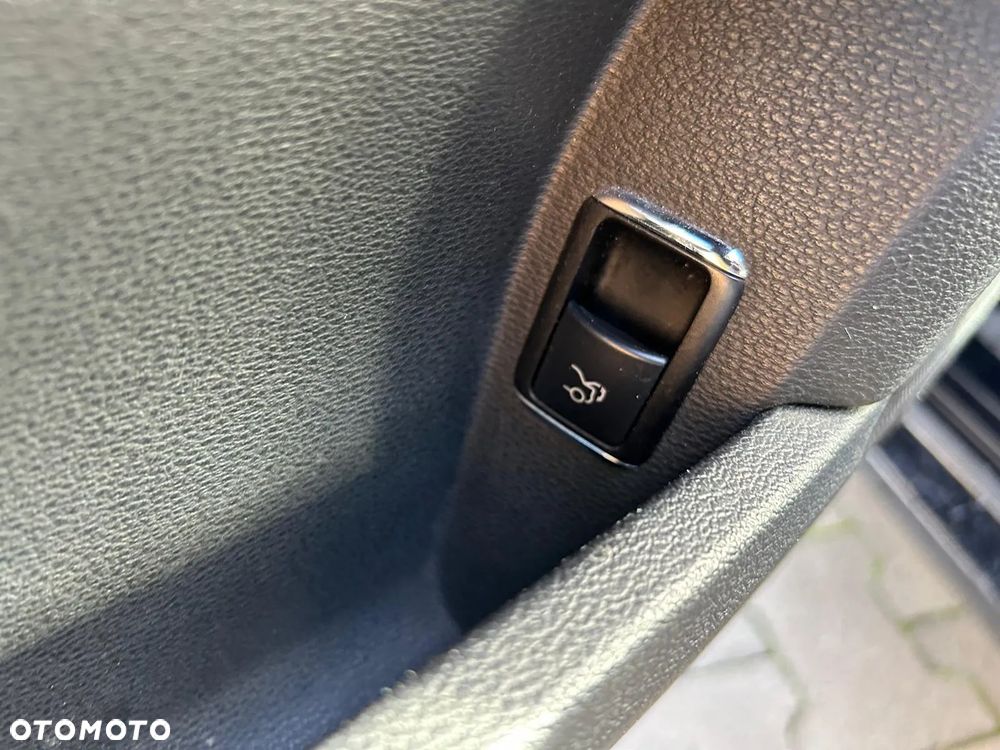 Mercedes-Benz Klasa E 350 CDI BlueEff Avantgarde - 28